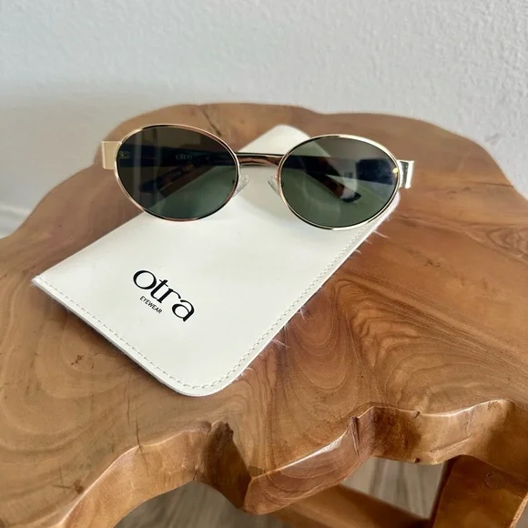 Chic Otra “Echo” Gold and Black Sunglasses - Picture 2 of 13